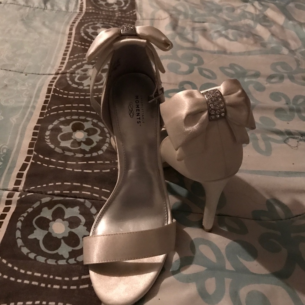 Bow tie shoes